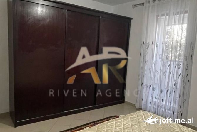 Shtepi me qera Apartament ne Tirane, 2+1, Mobilimi E mobiluar, Pagesa 400  Euro.