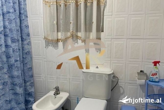 Shtepi me qera Apartament ne Tirane, 2+1, Mobilimi E mobiluar, Pagesa 400  Euro.