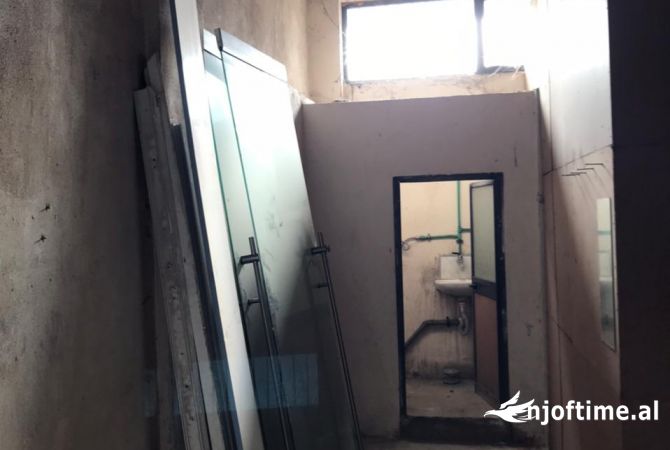 Jepet me qera Ambjent Biznesi 