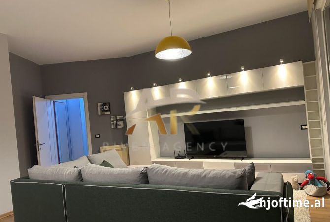 Shtepi me qera Apartament ne Tirane, 2+1, Mobilimi E mobiluar, Pagesa 800  Euro.