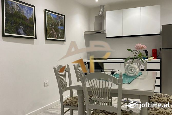 Shtepi me qera 2+1 ne Tirane - 1,200 Euro