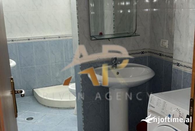 Shtepi me qera Apartament ne Tirane, 2+1, Mobilimi E mobiluar, Pagesa 60,000  Leke.