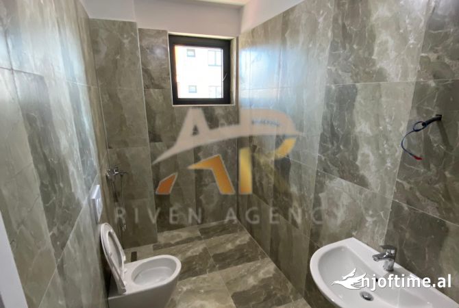 Jepet me qera apartament 2+1 i pershtatshem per zyre, tek residenca Future Home, Astir