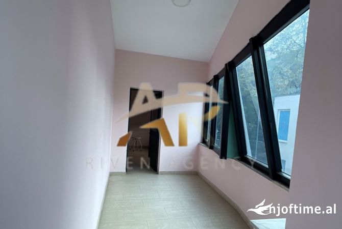 Jepet me qera ambjent biznesi te Brryli