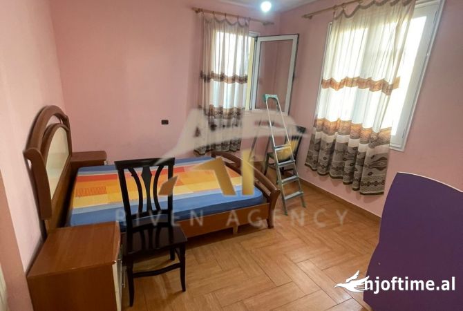 Shtepi me qera Shtepi Private ne Tirane, 2+1, Mobilimi E mobiluar, Pagesa 40,000  Leke.