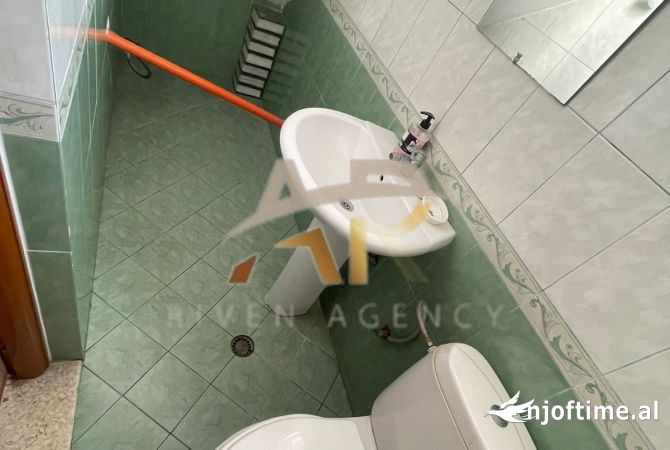 Shtepi me qera Shtepi Private ne Tirane, 2+1, Mobilimi E mobiluar, Pagesa 40,000  Leke.