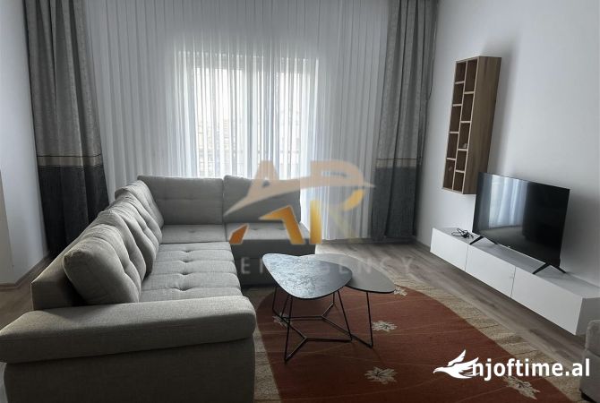 Shtepi me qera 3+1 ne Tirane - 70,000 Leke