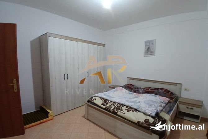 Shtepi me qera Apartament ne Tirane, 2+1, Mobilimi E mobiluar, Pagesa 50,000  Leke.
