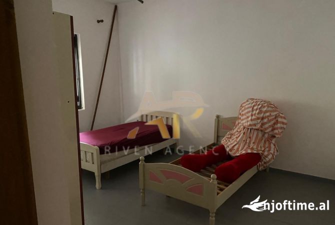 Shtepi me qera Apartament ne Tirane, 3+1, Mobilimi Pjeserisht e mobiluar, Pagesa 70,000  Leke.