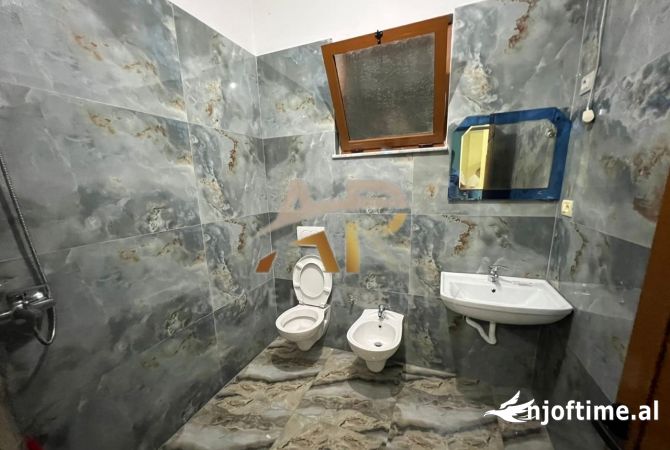 Shtepi me qera Apartament ne Tirane, 2+1, Mobilimi E mobiluar, Pagesa 700  Euro.