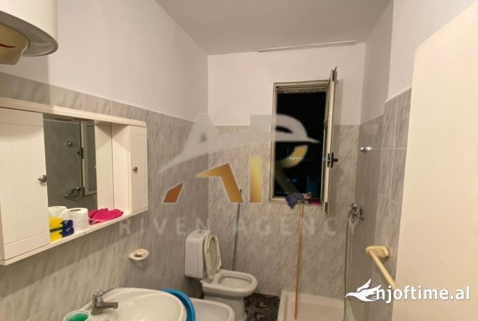 Shtepi me qera Apartament ne Tirane, 2+1, Mobilimi E mobiluar, Pagesa 550  Euro.