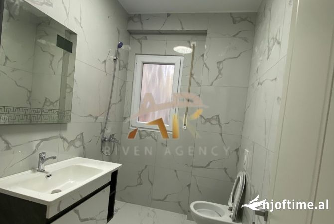 Shtepi me qera Apartament ne Tirane, 2+1, Mobilimi Bosh, pa mobiluar, Pagesa 500  Euro.