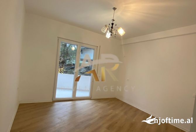 Shtepi me qera Apartament ne Tirane, 2+1, Mobilimi Bosh, pa mobiluar, Pagesa 500  Euro.