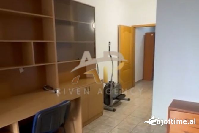 Shtepi me qera Apartament ne Tirane, 2+1, Mobilimi E mobiluar, Pagesa 800  Euro.