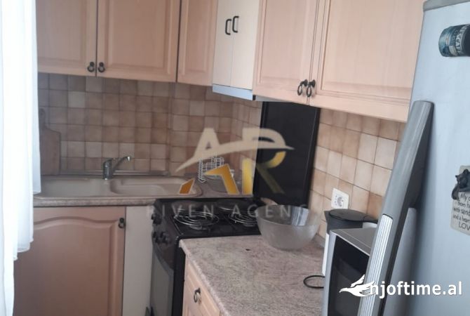 Shtepi me qera Apartament ne Tirane, 3+1, Mobilimi E mobiluar, Pagesa 700  Euro.