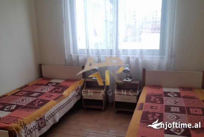 Shtepi me qera Apartament ne Tirane, 3+1, Mobilimi E mobiluar, Pagesa 700  Euro.