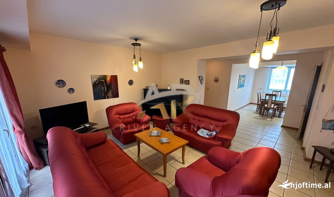 Shtepi me qera Apartament ne Tirane, 3+1, Mobilimi E mobiluar, Pagesa 700  Euro.