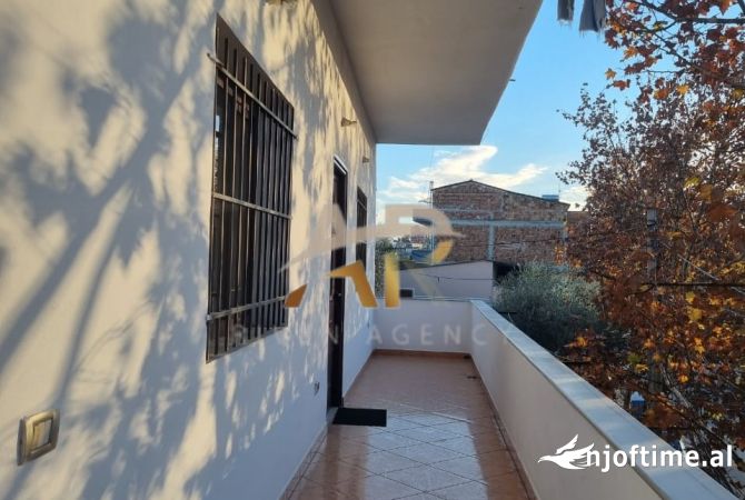 Shtepi me qera Apartament ne Tirane, 1+1, Mobilimi Bosh, pa mobiluar, Pagesa 25,000  Leke.