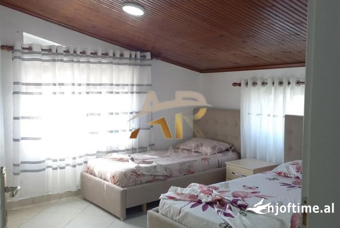 Attic (top floor of the roof) for rent in Tirana 2+1, In Part