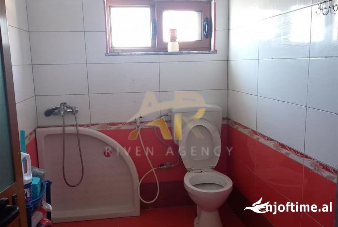 Attic (top floor of the roof) for rent in Tirana 2+1, In Part