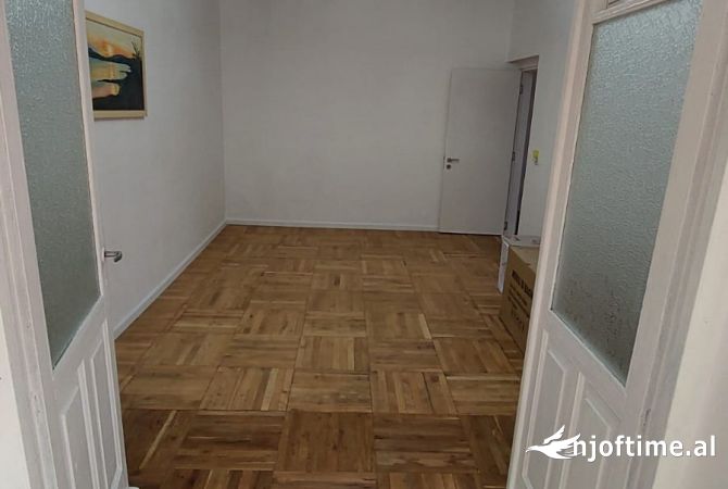 Shtepi me qera Apartament ne Tirane, 2+1, Mobilimi E mobiluar, Pagesa 1,000  Euro.