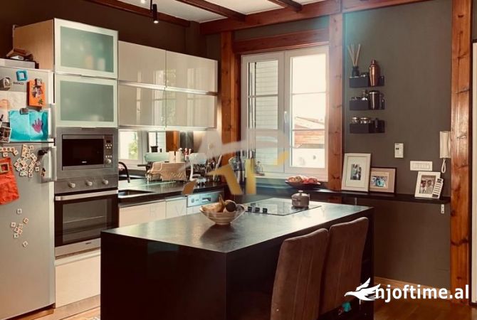Shtepi me qera 4+1 ne Tirane - 1,200 Euro