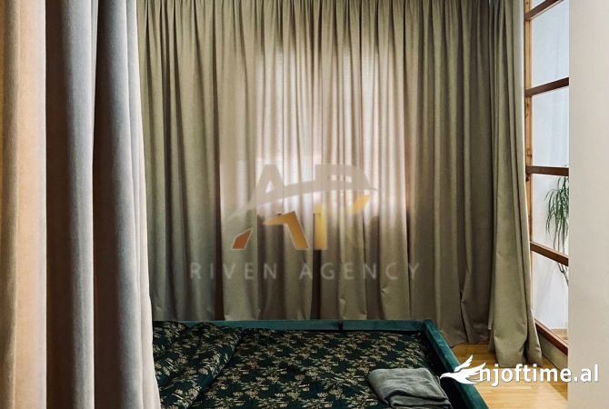 Shtepi me qera Vila Luksoze ne Tirane, 4+1, Mobilimi E mobiluar, Pagesa 1,200  Euro.