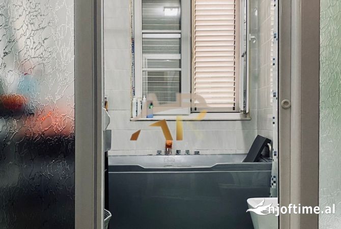 Shtepi me qera Vila Luksoze ne Tirane, 4+1, Mobilimi E mobiluar, Pagesa 1,200  Euro.