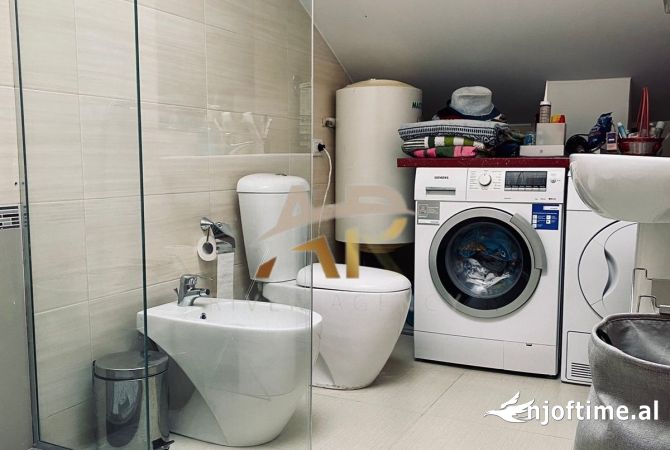 Shtepi me qera Vila Luksoze ne Tirane, 4+1, Mobilimi E mobiluar, Pagesa 1,200  Euro.