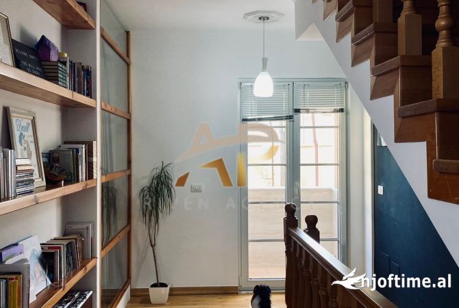 Shtepi me qera Vila Luksoze ne Tirane, 4+1, Mobilimi E mobiluar, Pagesa 1,200  Euro.