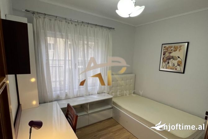 Shtepi me qera Apartament ne Tirane, 2+1, Mobilimi E mobiluar, Pagesa 700  Euro.