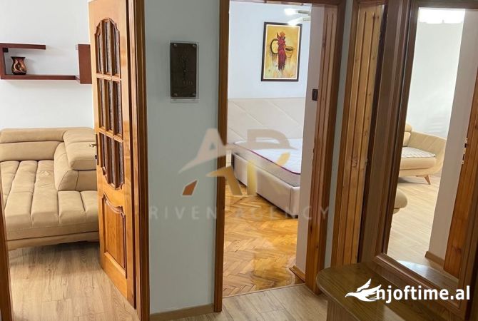 Shtepi me qera Apartament ne Tirane, 2+1, Mobilimi E mobiluar, Pagesa 700  Euro.