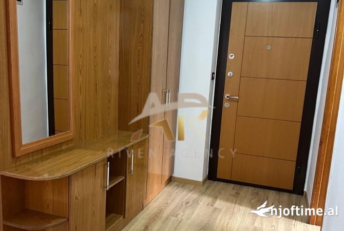 Shtepi me qera Apartament ne Tirane, 2+1, Mobilimi E mobiluar, Pagesa 700  Euro.