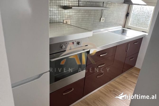 Shtepi me qera Apartament ne Tirane, 2+1, Mobilimi E mobiluar, Pagesa 700  Euro.