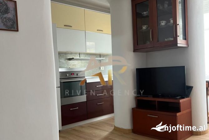 Shtepi me qera 2+1 ne Tirane - 700 Euro