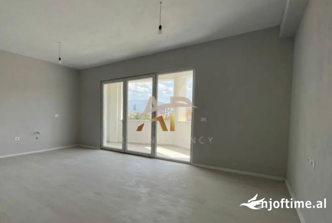Shtepi me qera 2+1 ne Tirane - 54,000 Leke