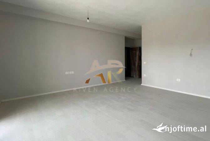 Shtepi me qera 2+1 ne Tirane - 54,000 Leke