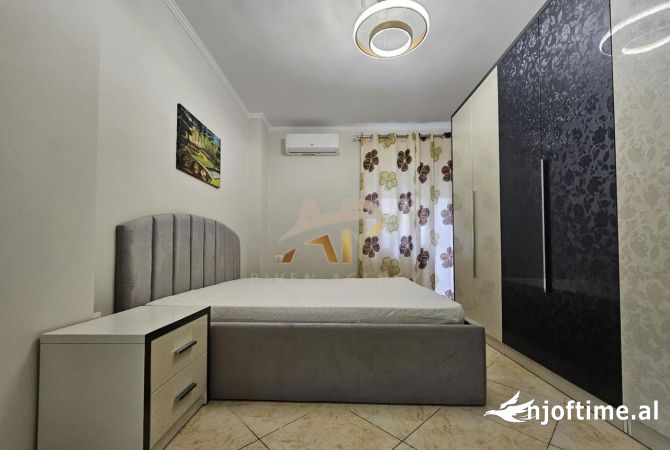 Shtepi me qera Apartament ne Tirane, 2+1, Mobilimi E mobiluar, Pagesa 700  Euro.