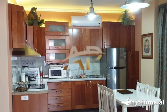 Shtepi me qera 2+1 ne Tirane - 45,000 Leke