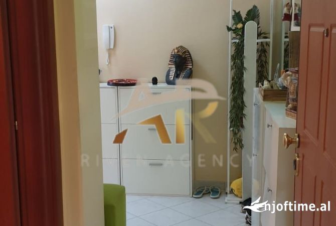 Shtepi me qera Apartament ne Tirane, 2+1, Mobilimi E mobiluar, Pagesa 45,000  Leke.