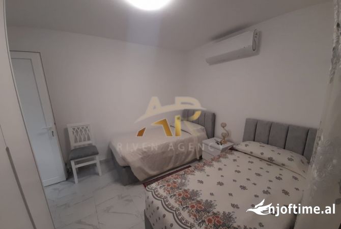 Shtepi me qera Apartament ne Tirane, 2+1, Mobilimi E mobiluar, Pagesa 550  Euro.