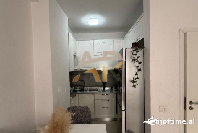 Shtepi me qera Apartament ne Tirane, 2+1, Mobilimi E mobiluar, Pagesa 700  Euro.