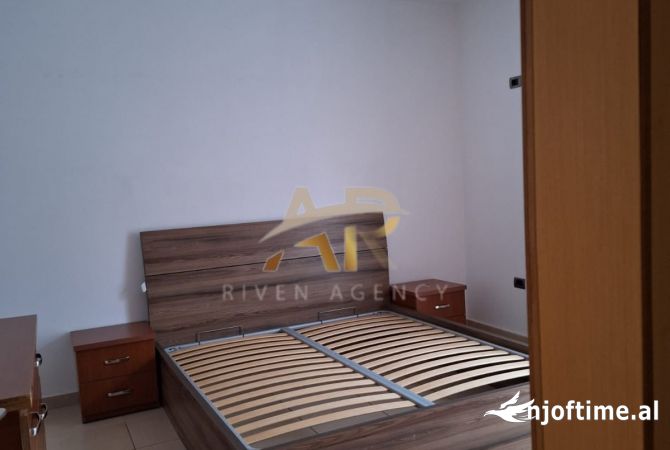 Shtepi me qera Apartament ne Tirane, 3+1, Mobilimi E mobiluar, Pagesa 420  Euro.