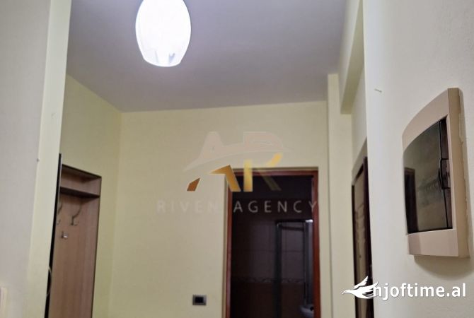 Shtepi me qera Apartament ne Tirane, 3+1, Mobilimi E mobiluar, Pagesa 420  Euro.