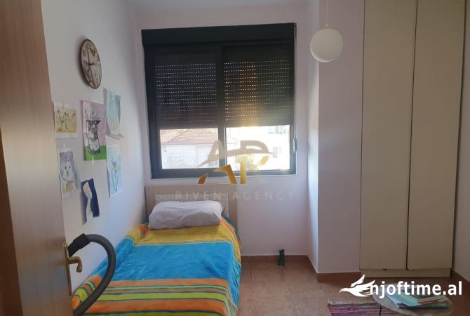 Shtepi me qera Apartament ne Tirane, 2+1, Mobilimi E mobiluar, Pagesa 550  Euro.