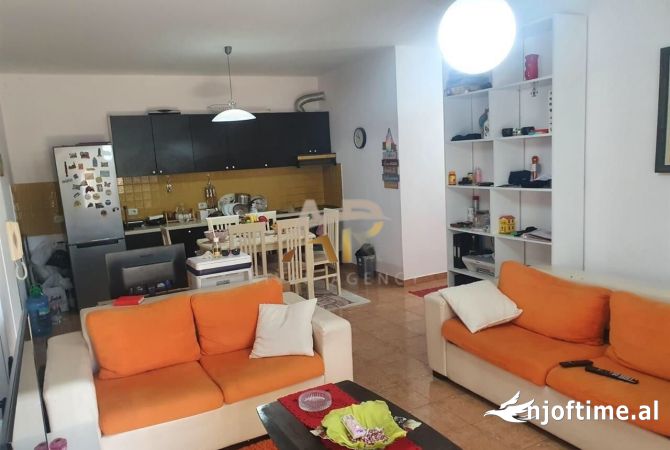 Shtepi me qera Apartament ne Tirane, 2+1, Mobilimi E mobiluar, Pagesa 550  Euro.