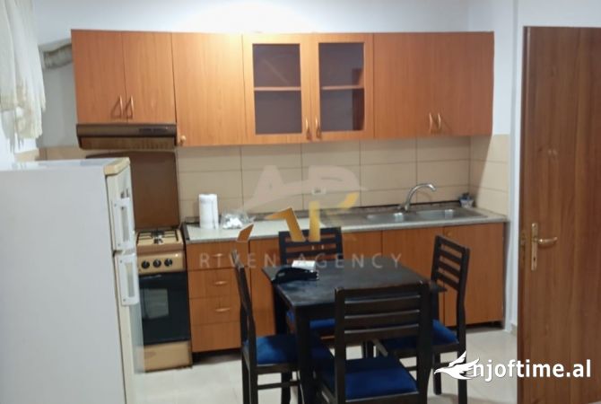 Shtepi me qera 1+1 ne Tirane - 40,000 Leke