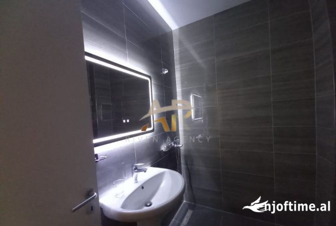 Shtepi me qera Apartament ne Tirane, 1+1, Mobilimi E mobiluar, Pagesa 530  Euro.