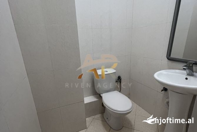 Shtepi me qera Apartament ne Tirane, 2+1, Mobilimi Bosh, pa mobiluar, Pagesa 650  Euro.