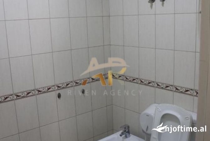 Shtepi me qera Apartament ne Tirane, 2+1, Mobilimi E mobiluar, Pagesa 600  Euro.